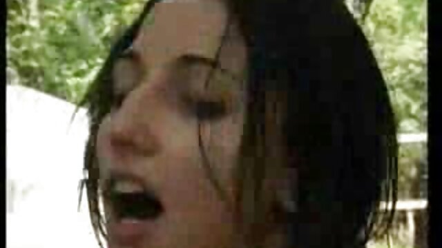 Favoritt : Brunette ungdoms jente med briller Maya Bijou blir knullet Voksen XXX filmer