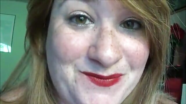 Favoritt : Blonde dama med vakre puppene bruker en dildo for å erte seerne Voksen XXX filmer